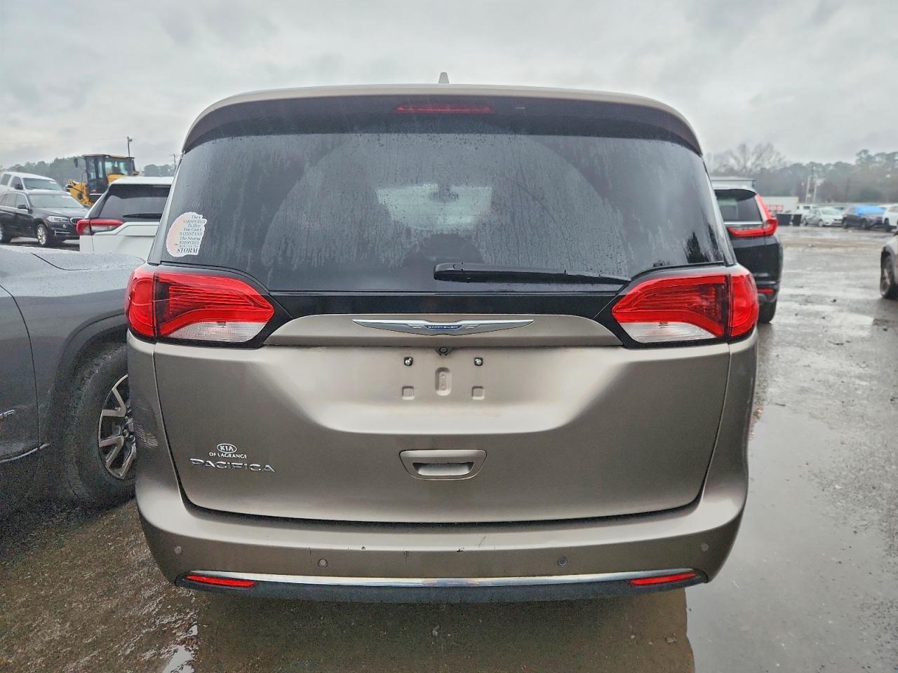 2017 Chrysler Pacifica Touring L Plus - Фото 6