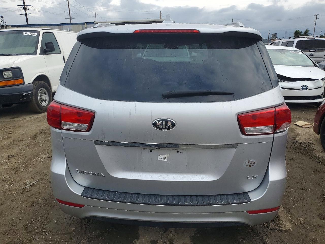 2015 Kia Sedona Lx - Фото 6