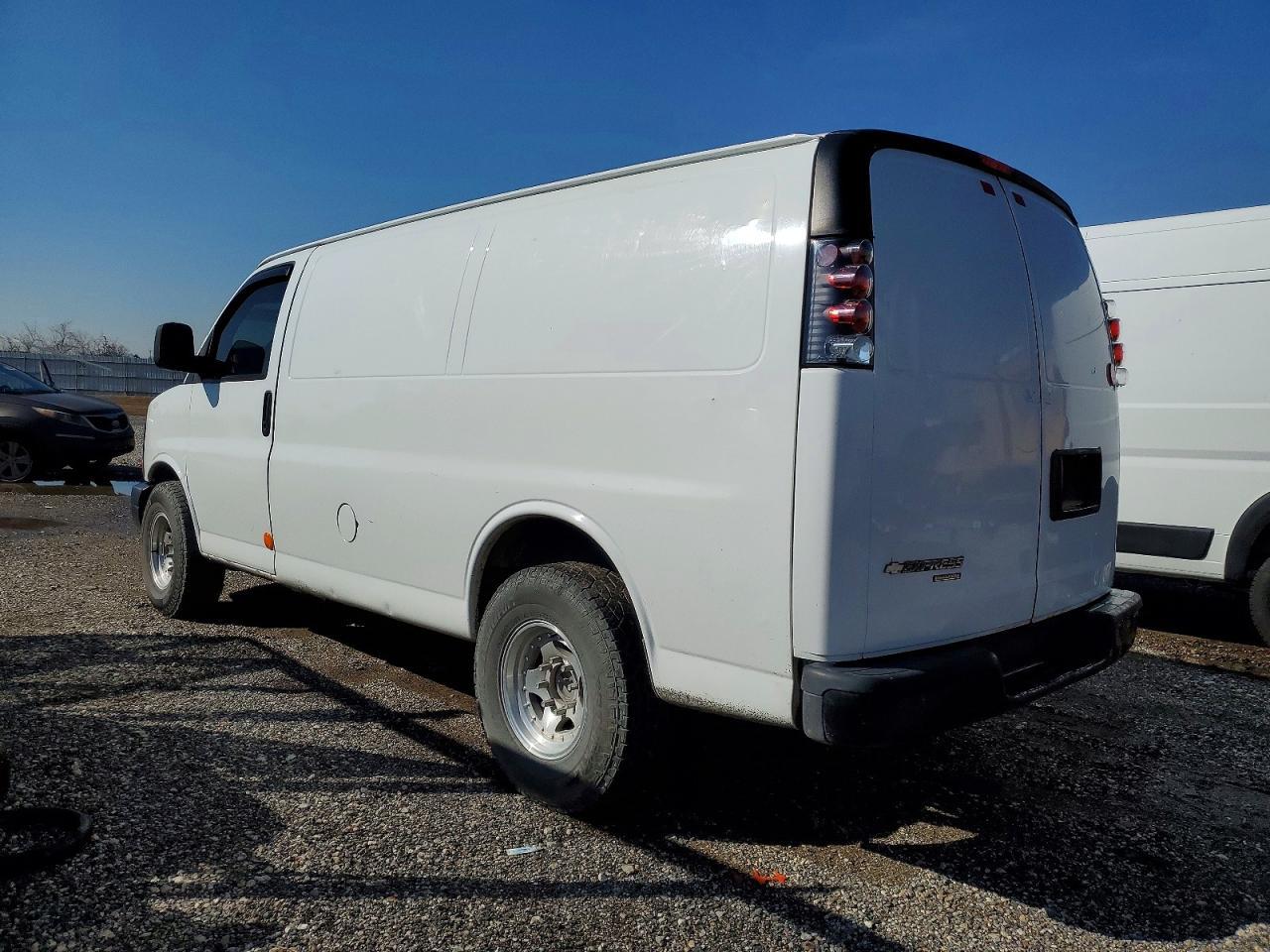 2013 Chevrolet Express G2500 - Фото 2