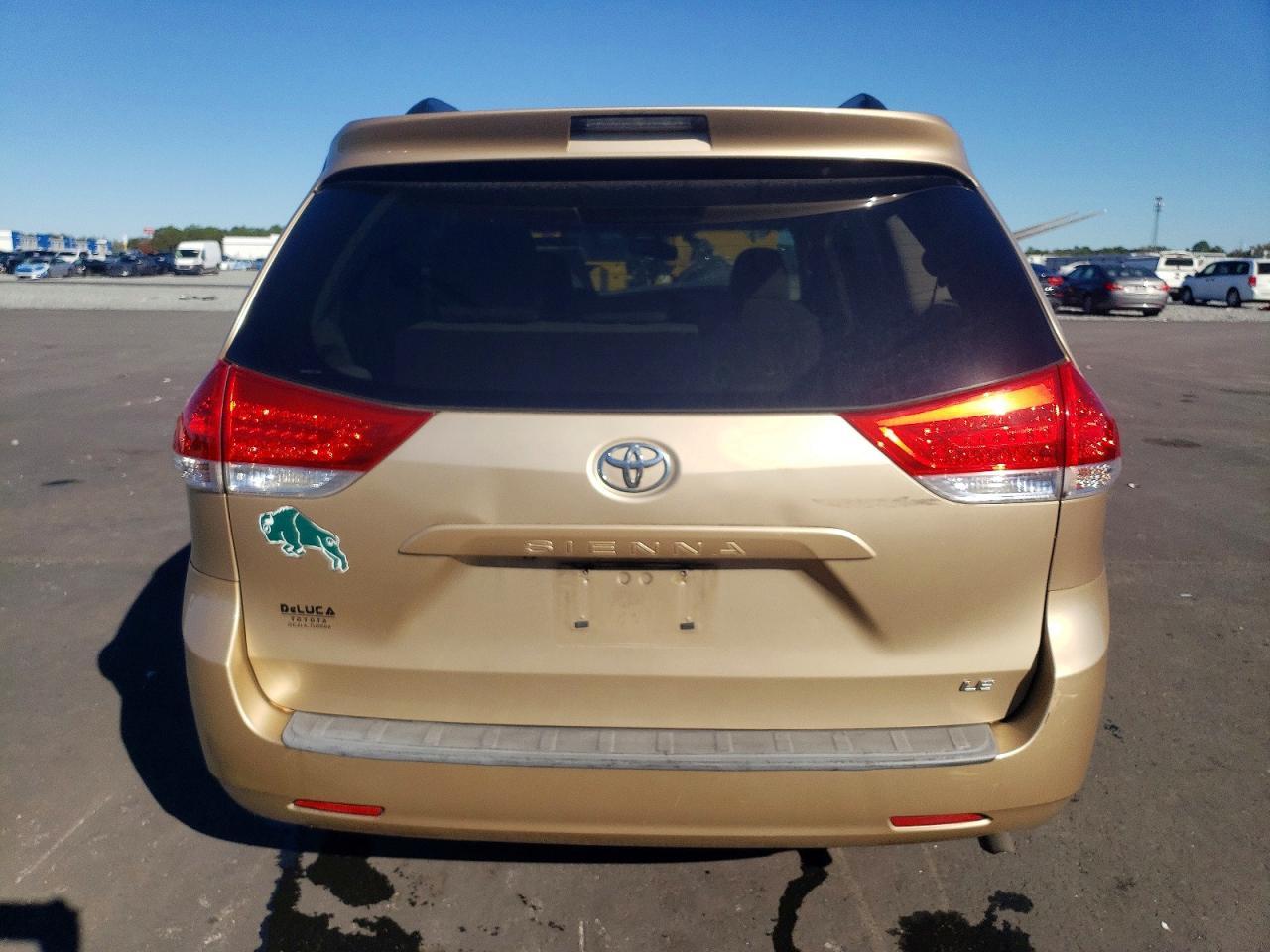 2012 Toyota Sienna Le - Фото 6