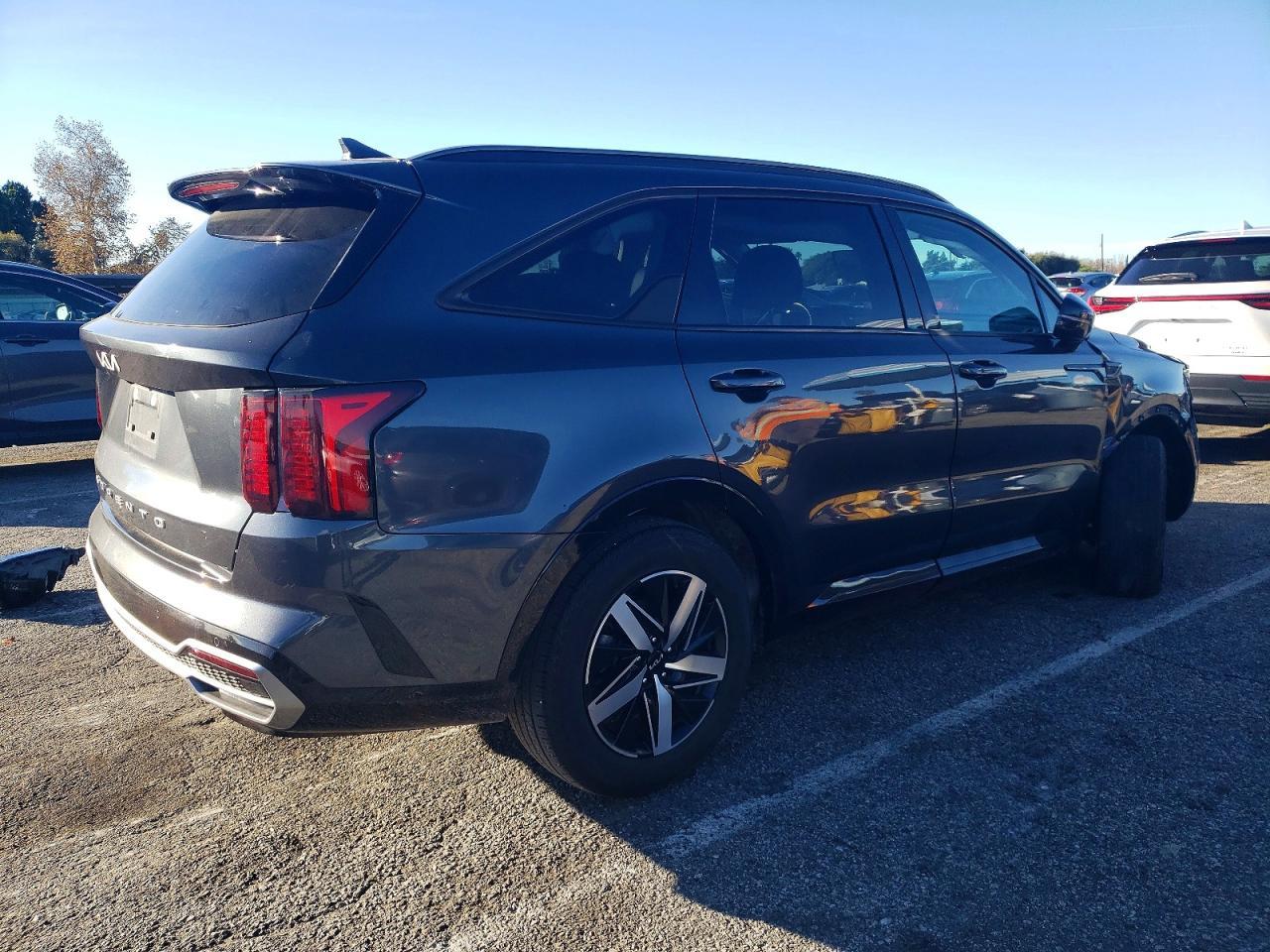 2022 Kia Sorento S - Фото 3