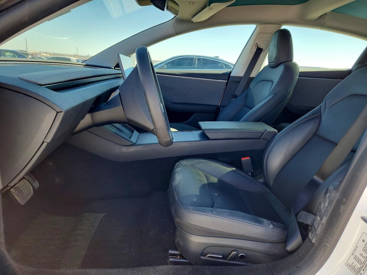 2025 Tesla Model 3 - Фото 7