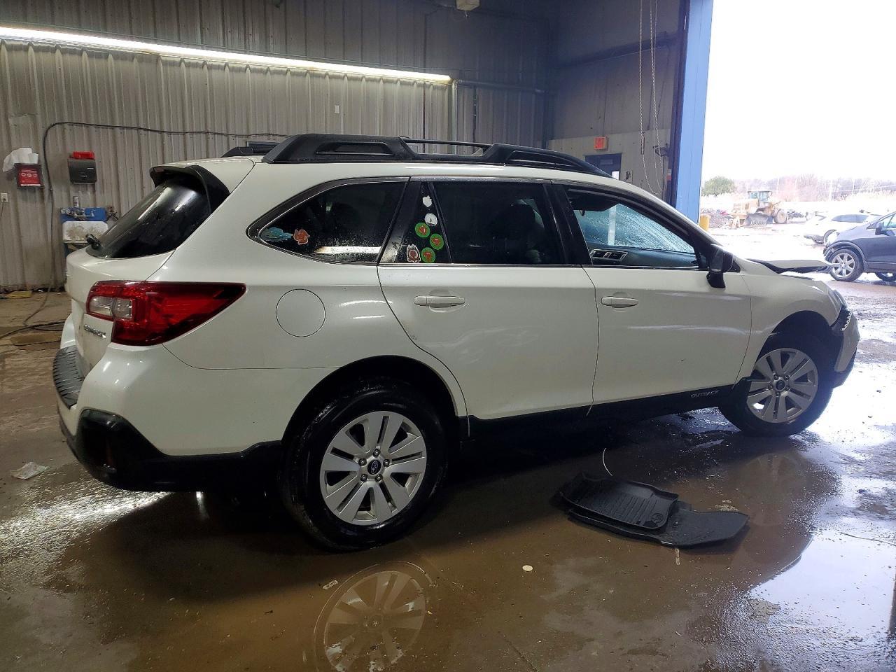 2018 Subaru Outback 2.5I - Image 3