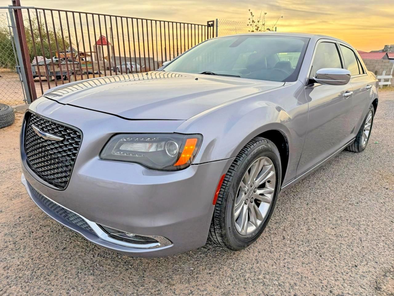 2016 Chrysler 300C - Фото 2