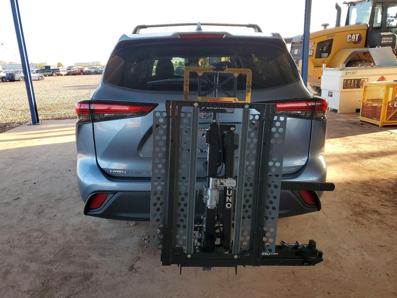 2020 Toyota Highlander L - Фото 6