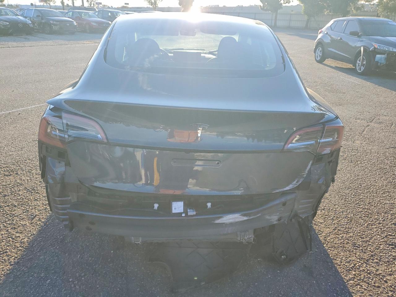 2023 Tesla Model 3 - Фото 6