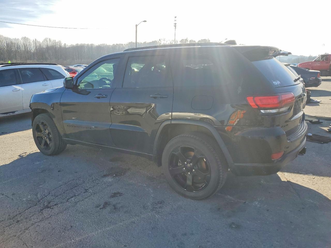 2019 Jeep Grand Cherokee Laredo - Фото 2