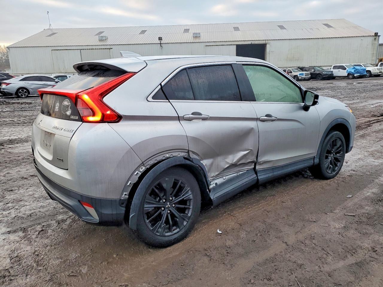 2019 Mitsubishi Eclipse Cross Le - Фото 3