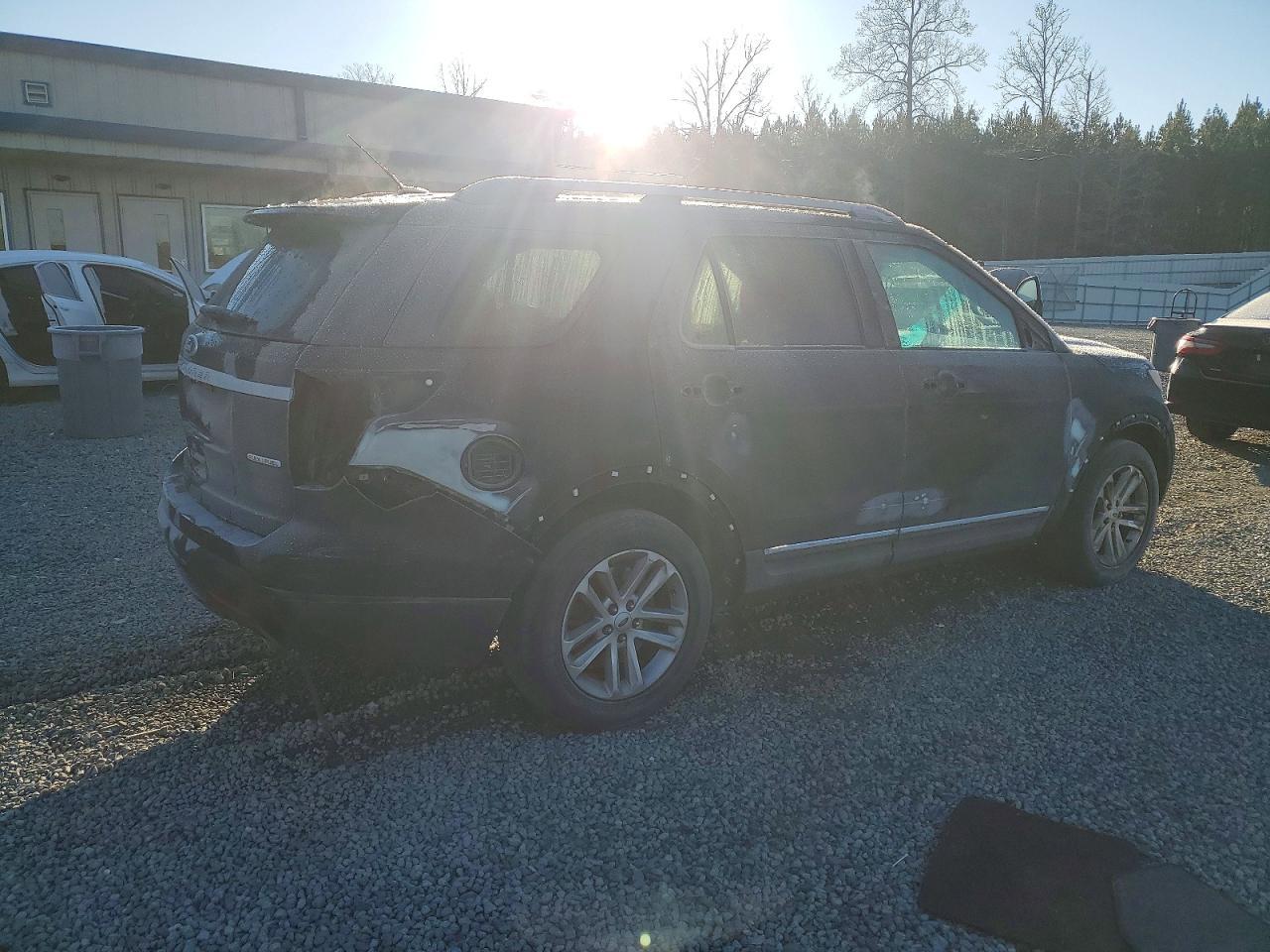 2015 Ford Explorer Xlt - Image 3