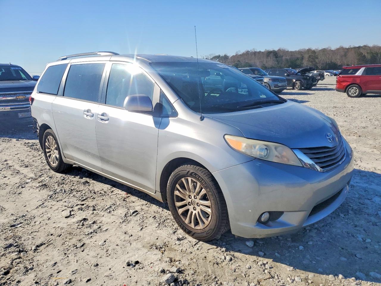 2014 Toyota Sienna Xle - Фото 4