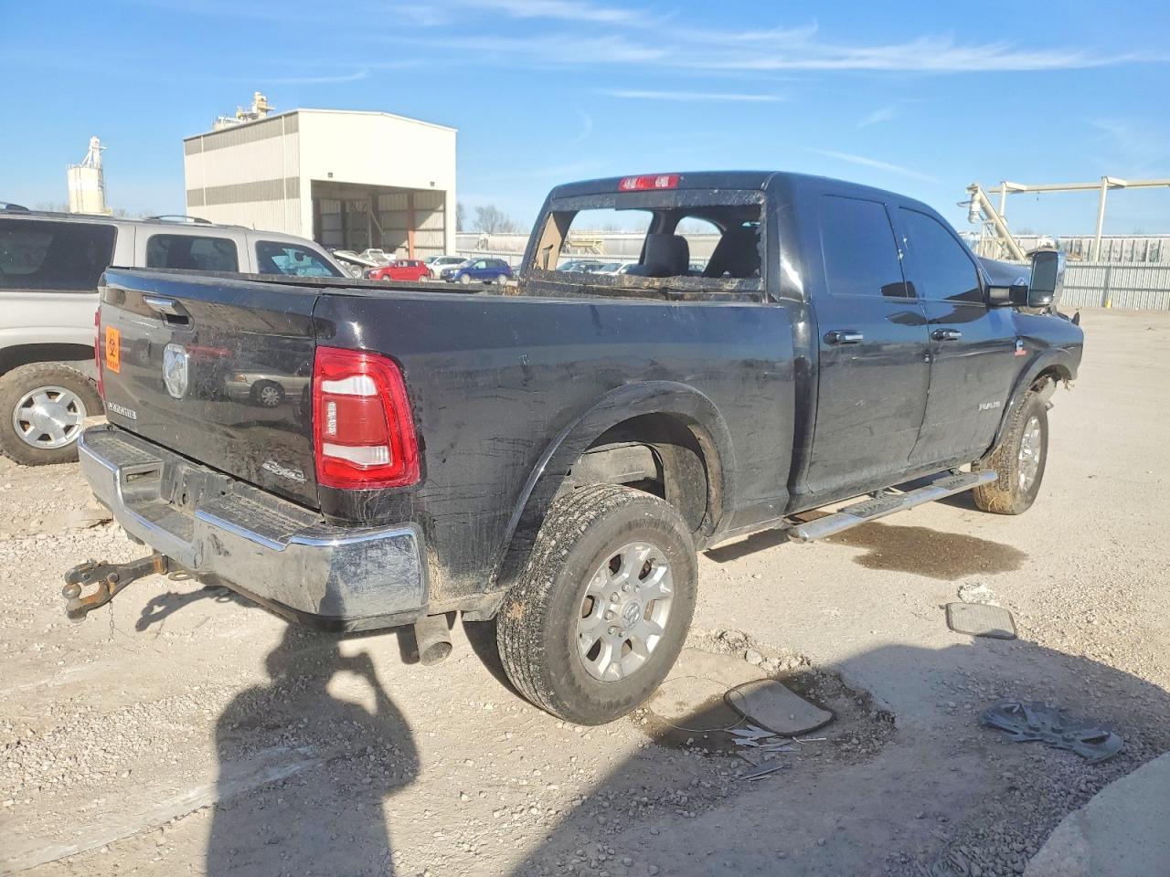 2022 Ram 2500 Laramie - Фото 3