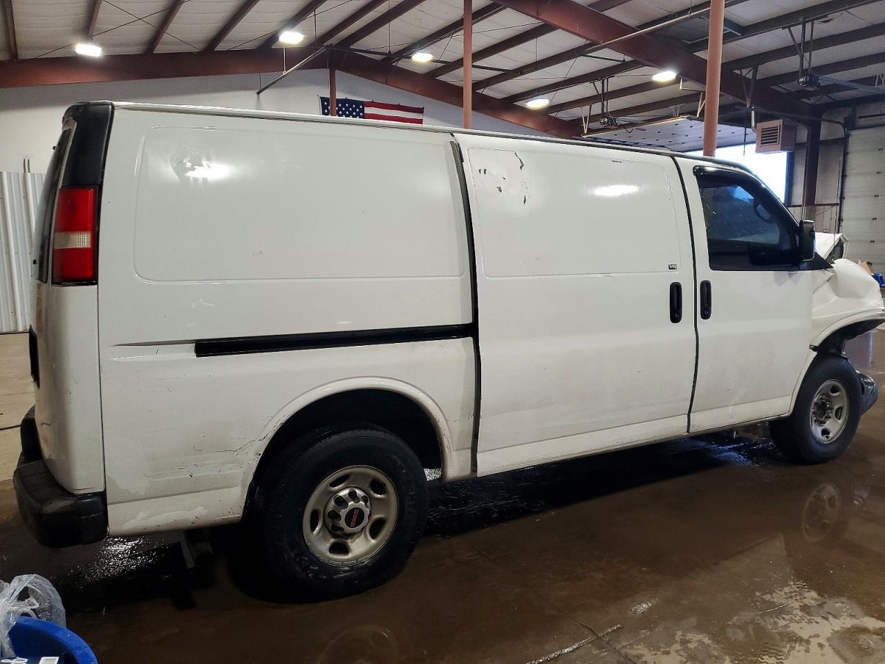 2011 GMC Savana 3500 Utility / Service Van - Фото 3