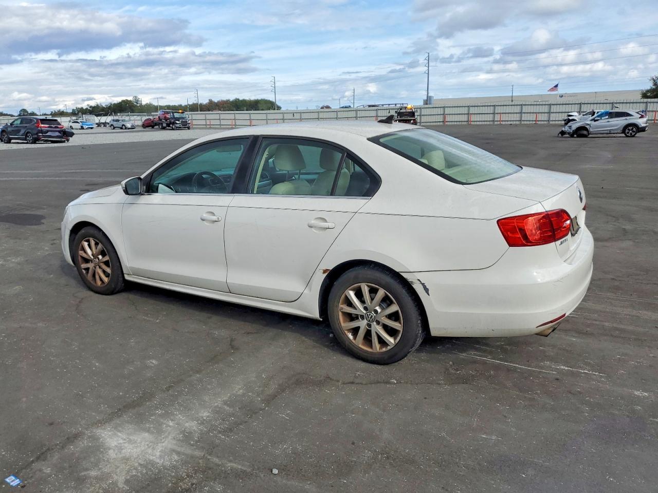 2013 Volkswagen Jetta Se - Image 2