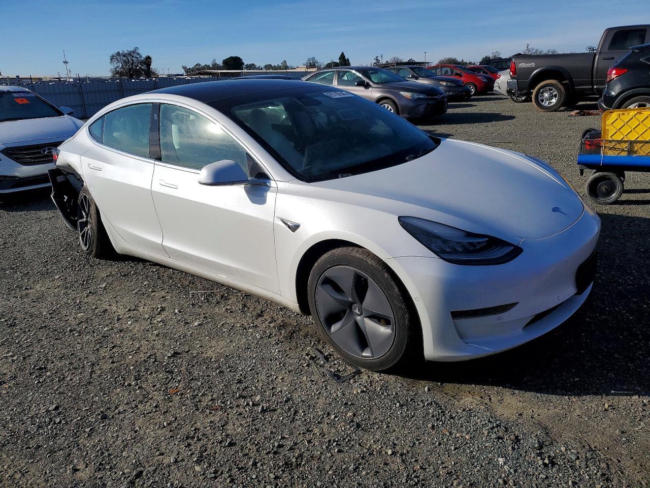 2019 Tesla Model 3 - Фото 4
