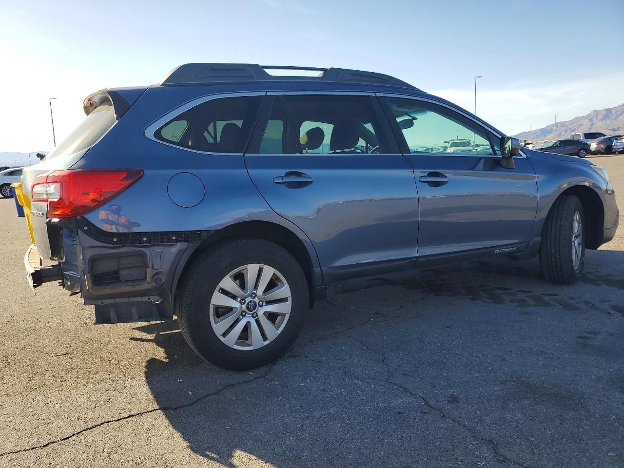 2015 Subaru Outback 2.5I Premium - Image 3