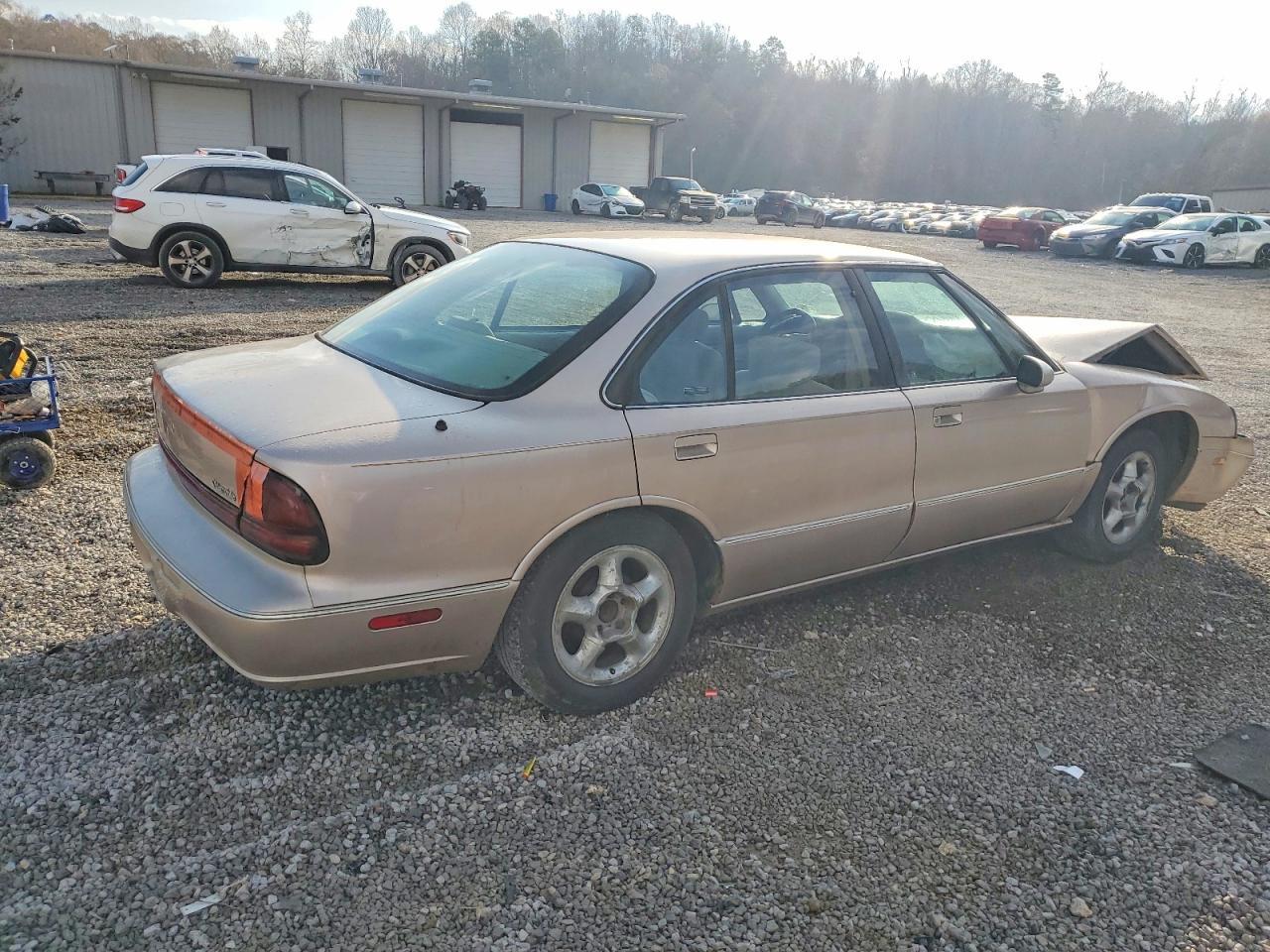 1999 Oldsmobile 88 Base - Фото 3