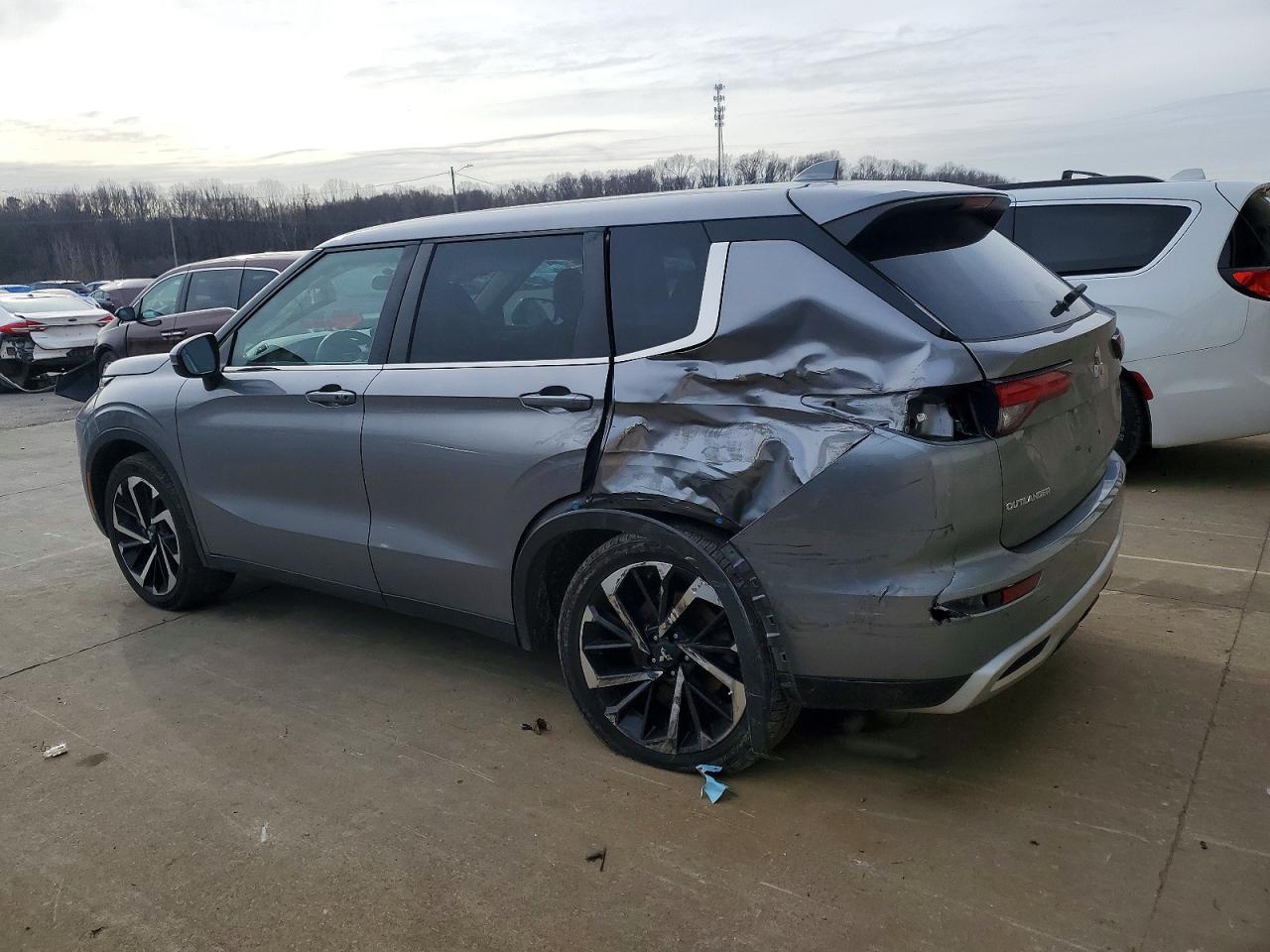 2023 Mitsubishi Outlander Se - Фото 2