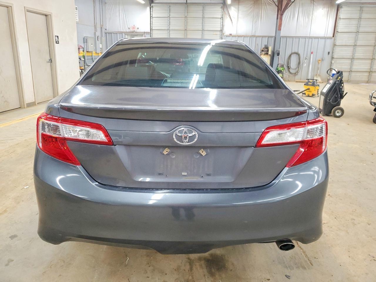 2013 Toyota Camry L - Фото 6