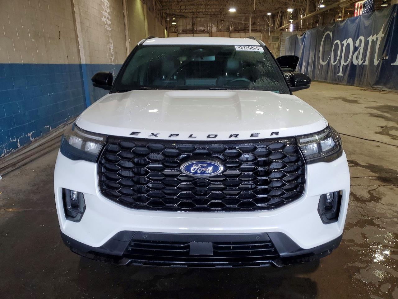 2025 Ford Explorer St-Line - Image 5