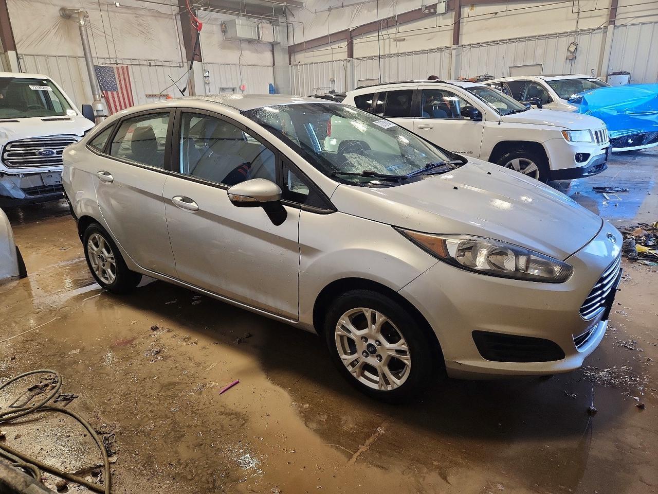 2016 Ford Fiesta Se - Фото 4