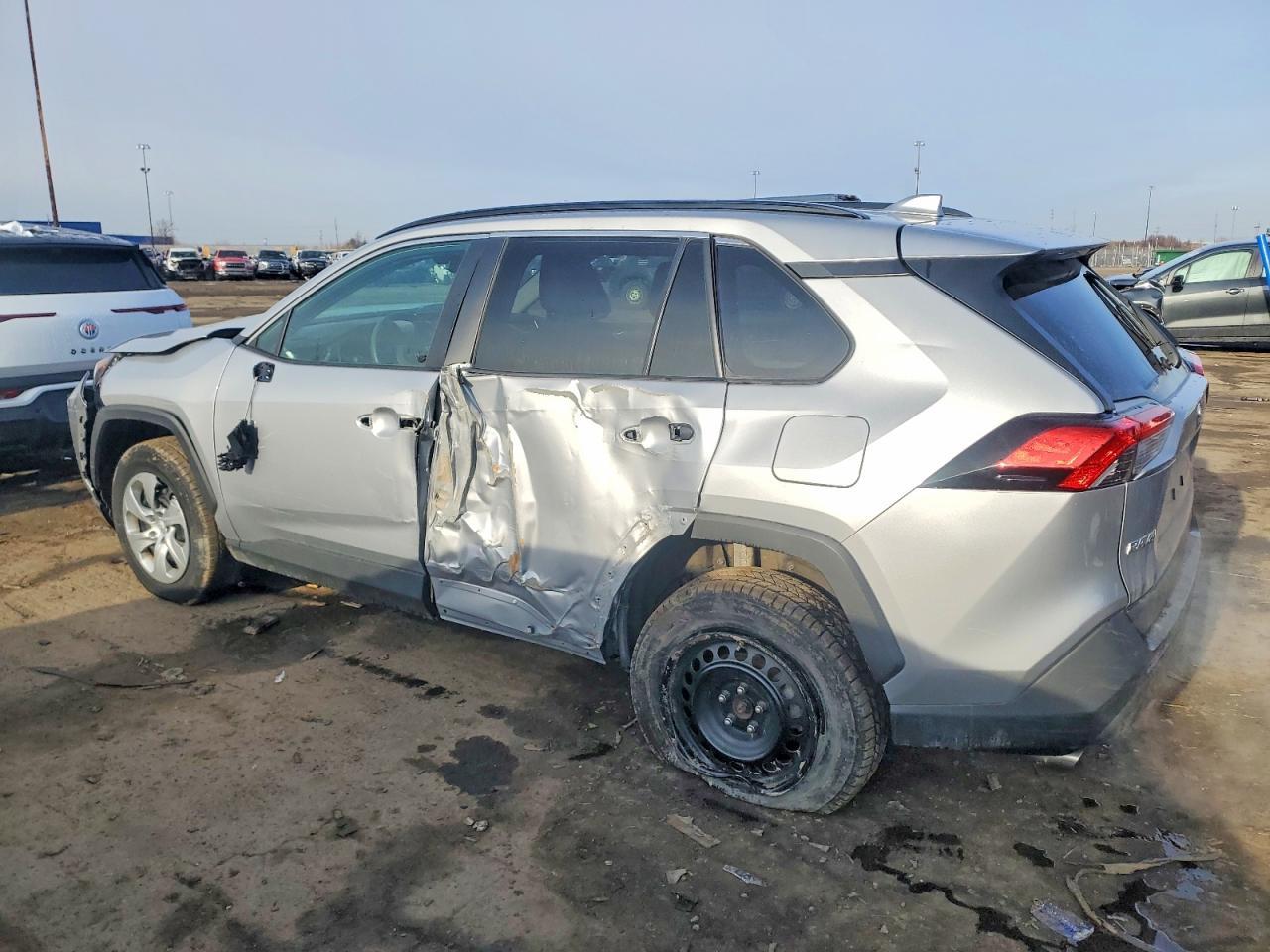 2021 Toyota Rav4 Le - Фото 2