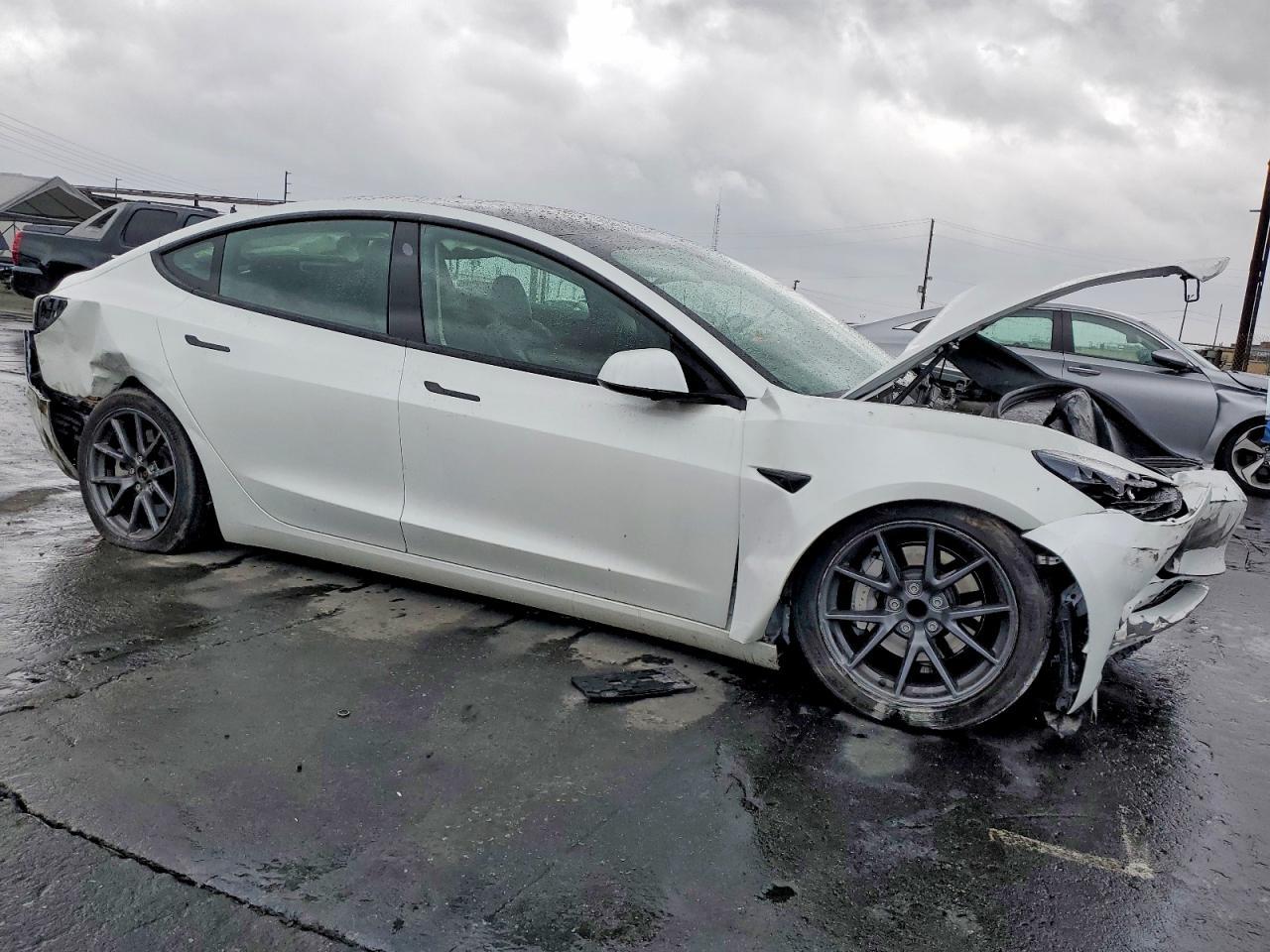 2023 Tesla Model 3 - Image 4