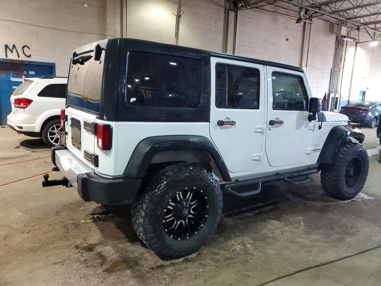 2015 Jeep Wrangler Unlimited Sahara - Фото 3
