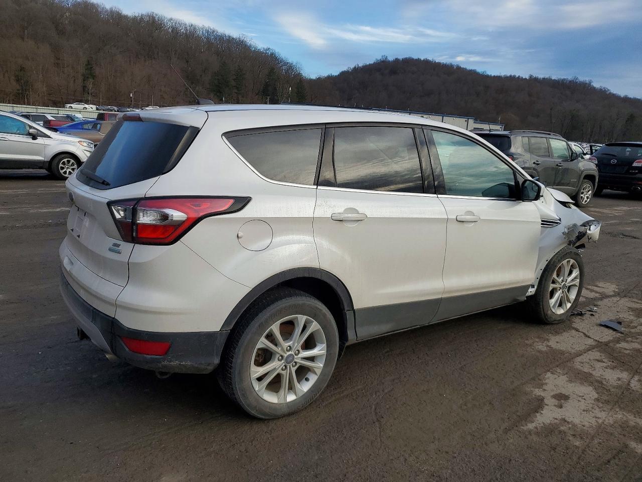 2017 Ford Escape Se - Фото 3