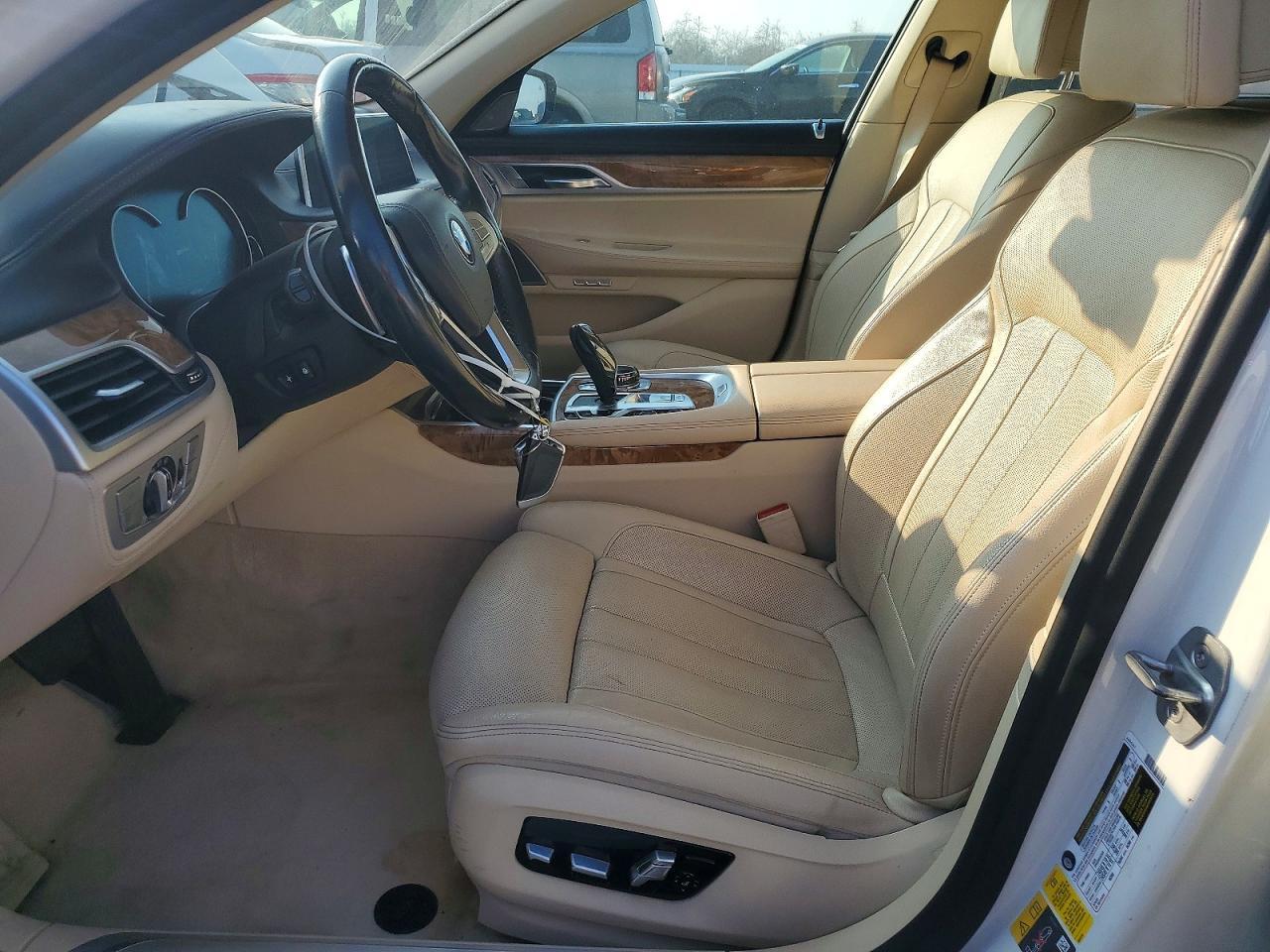 2018 BMW 740 Xe - Image 7