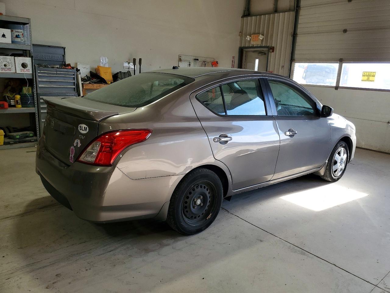 2017 Nissan Versa S - Фото 3