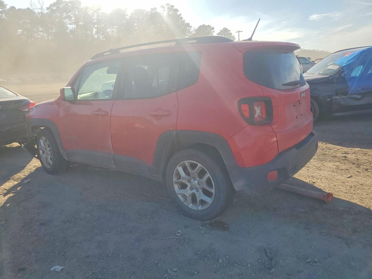 2017 Jeep Renegade Latitude - Image 2