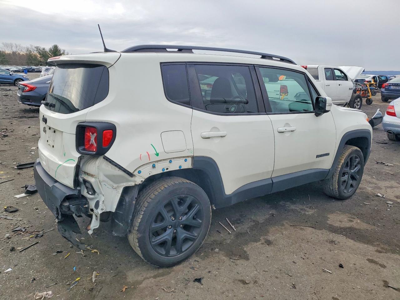2018 Jeep Renegade Latitude - Image 3