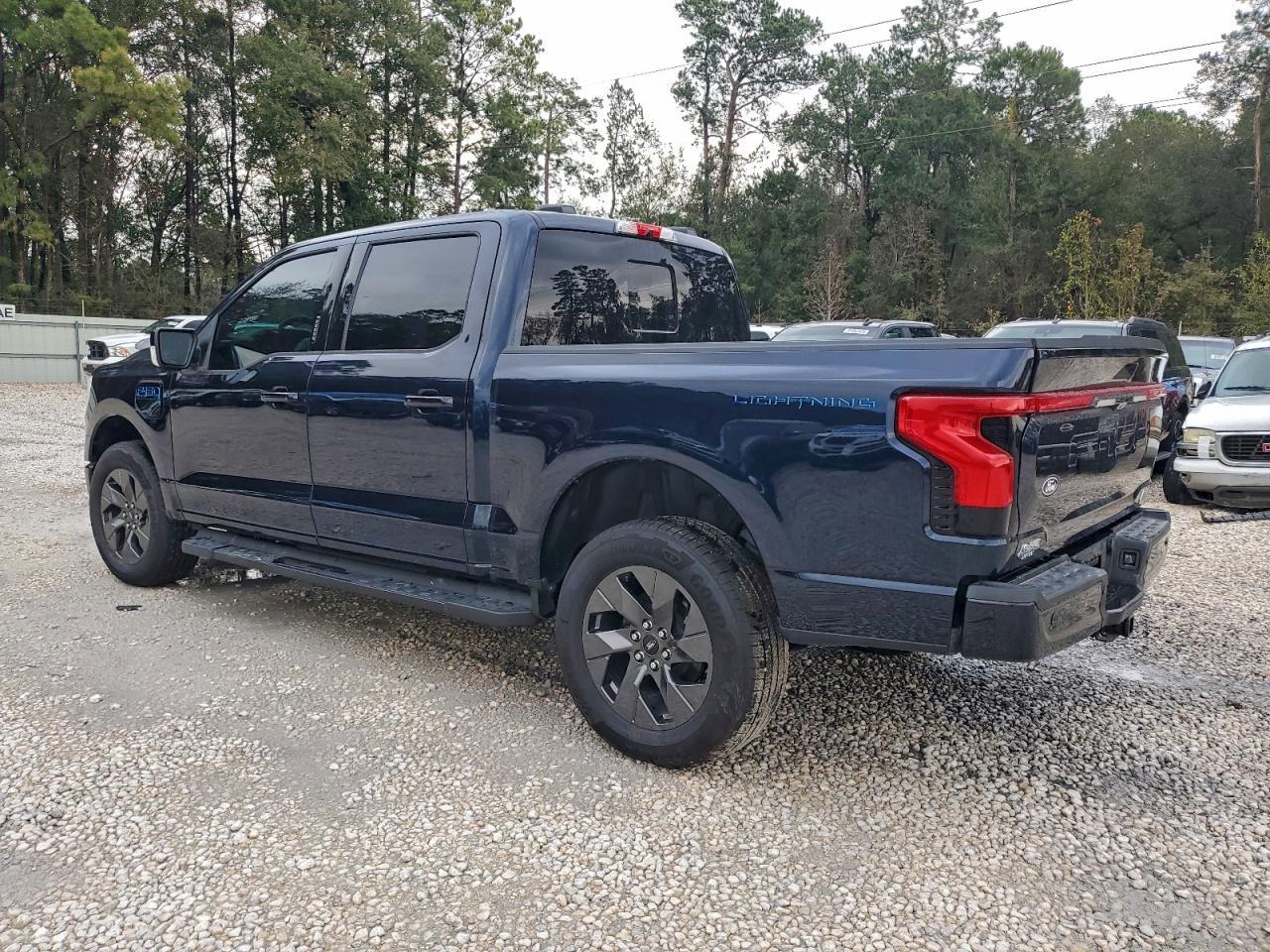 2025 Ford F150 Lightning Lariat - Фото 2