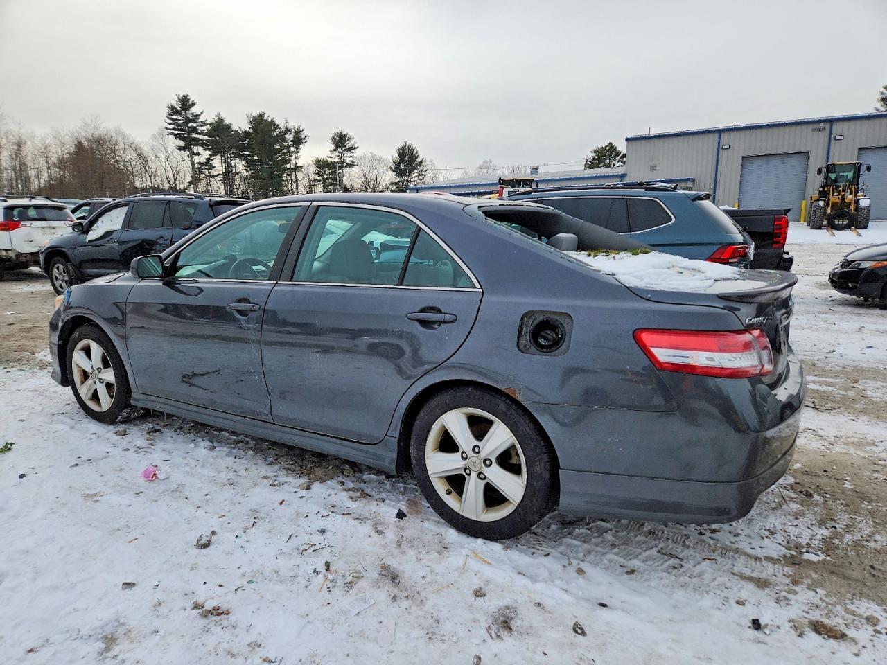 2010 Toyota Camry Base - Фото 2
