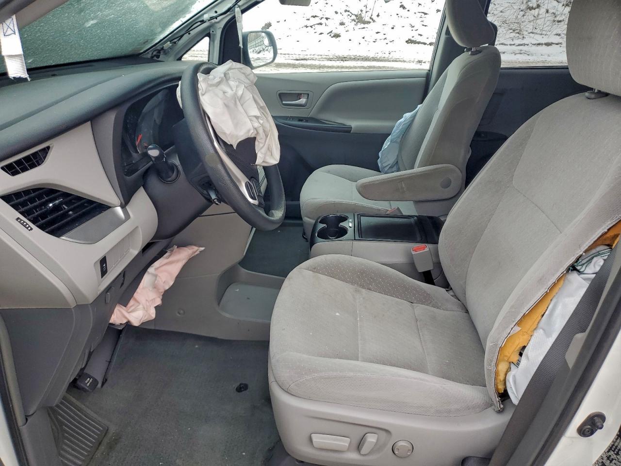 2017 Toyota Sienna Le - Фото 7