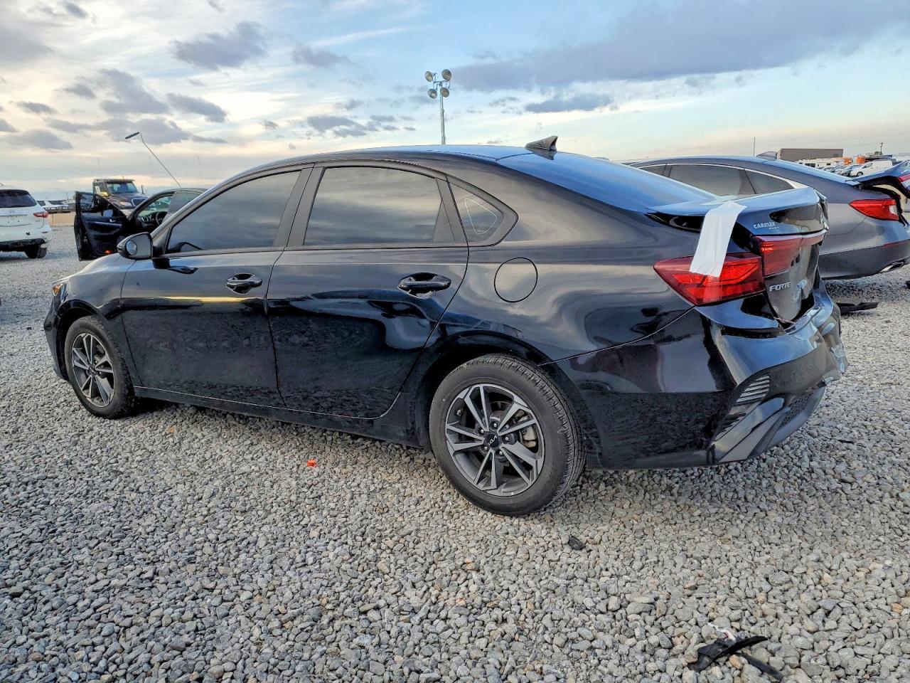 2023 Kia Forte Lx - Фото 2