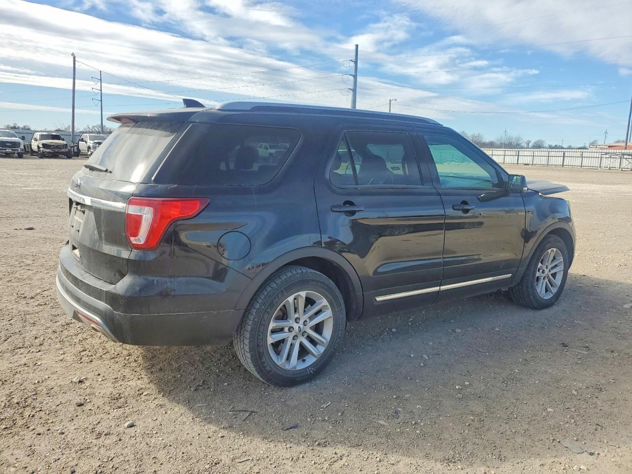 2017 Ford Explorer Xlt - Фото 3