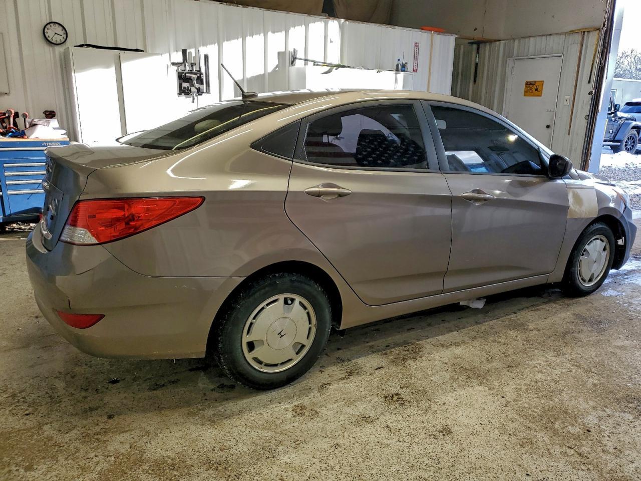 2014 Hyundai Accent Gls - Фото 3