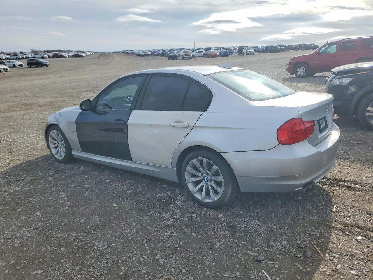 2011 BMW 328 I - Image 2