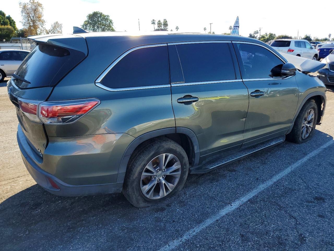 2015 Toyota Highlander Le - Фото 3