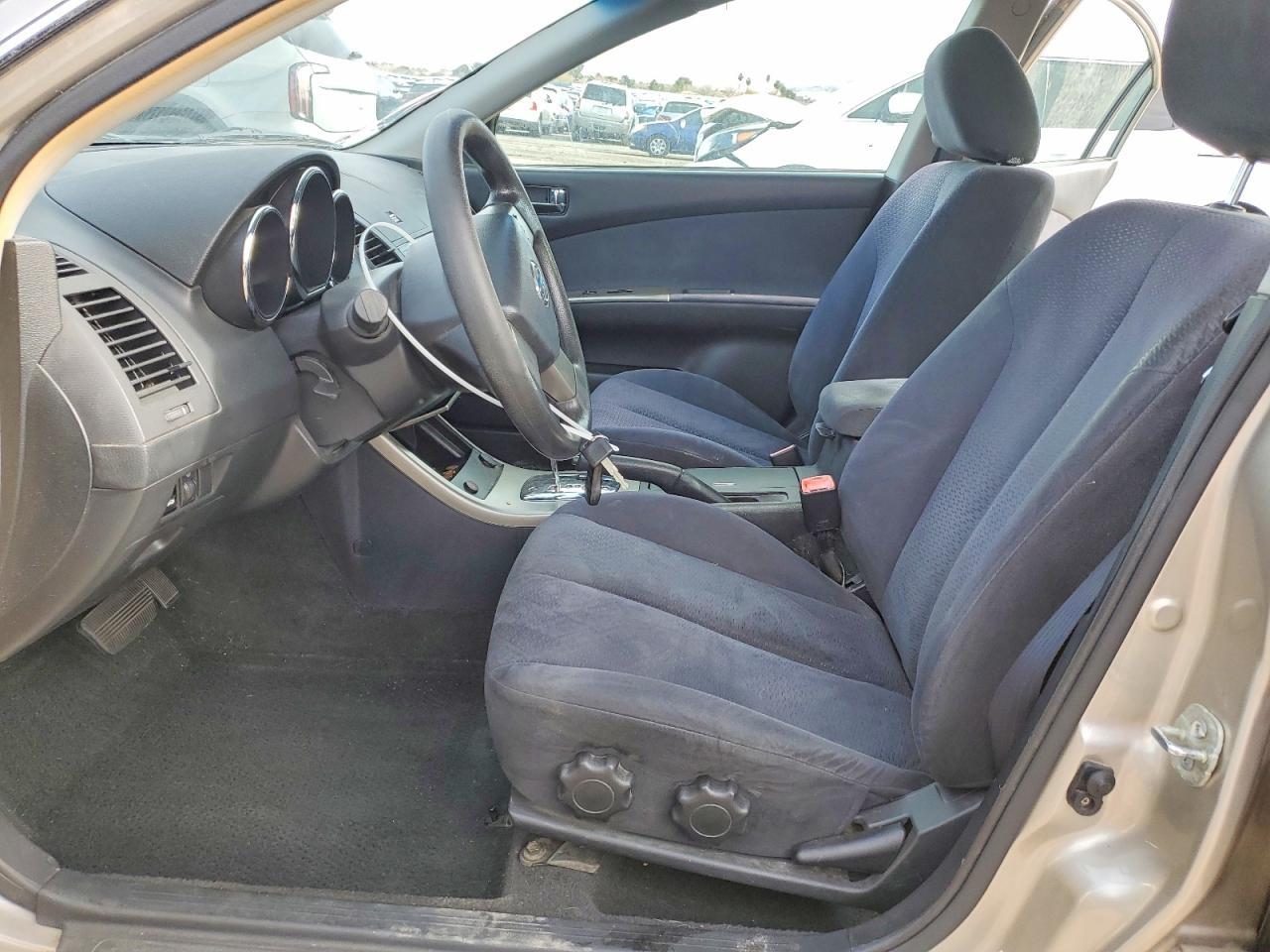 2006 Niss Altima S - Image 7