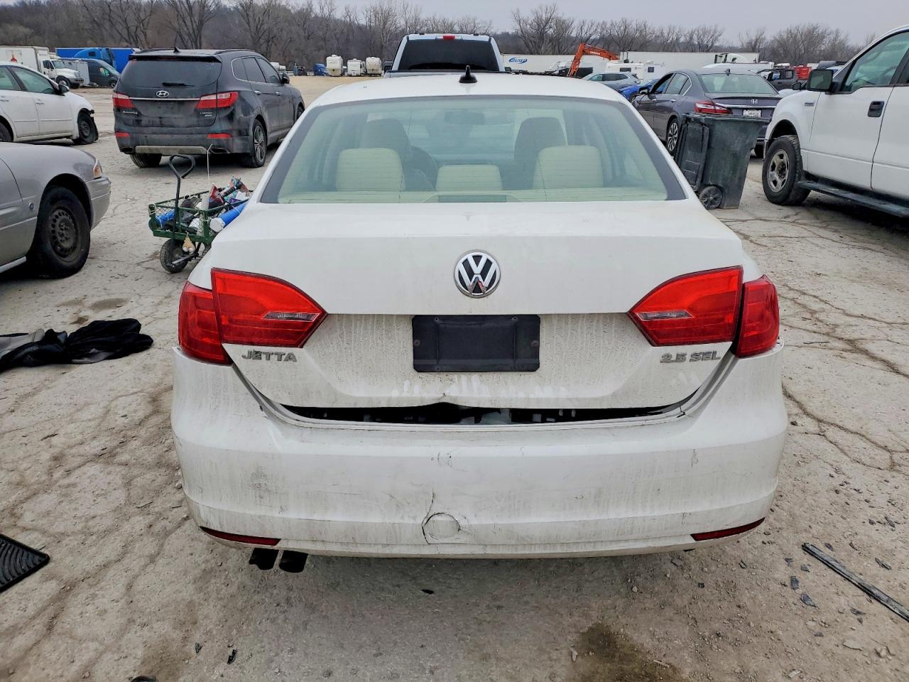 2011 Volkswagen Jetta - Image 6