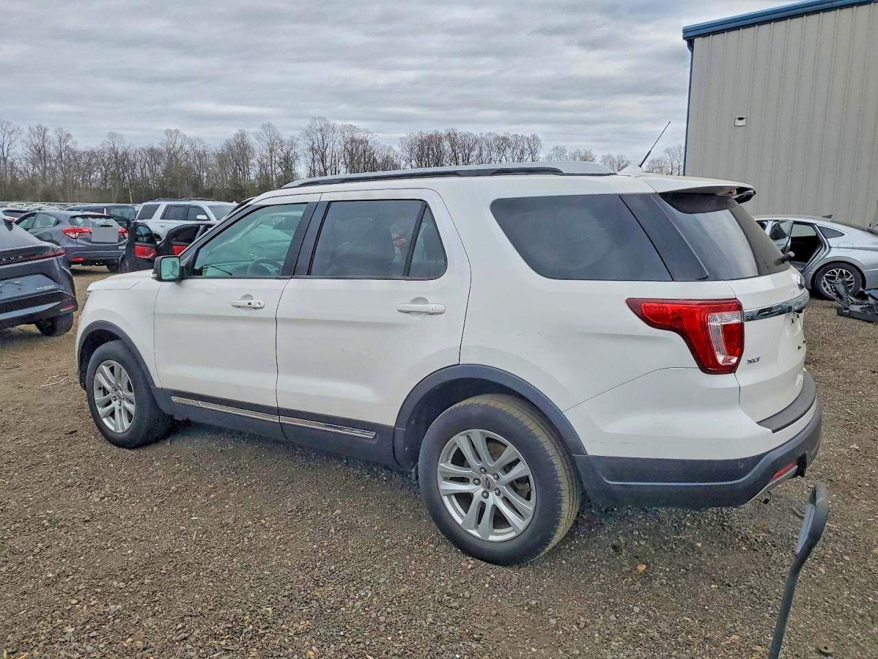 2019 Ford Explorer Xlt - Фото 2