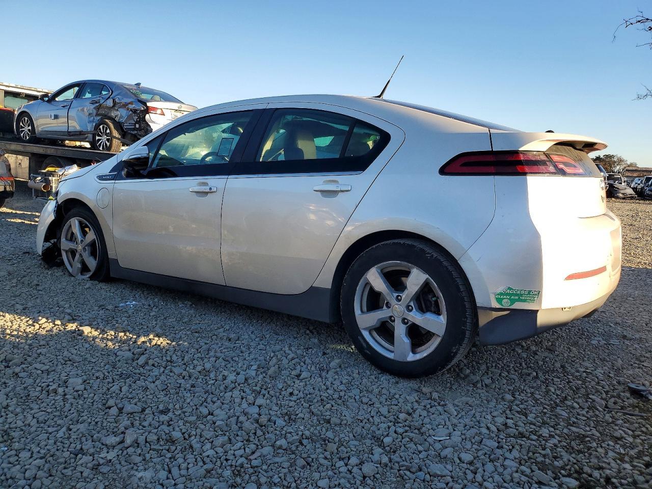 2014 Chevrolet Volt - Image 2