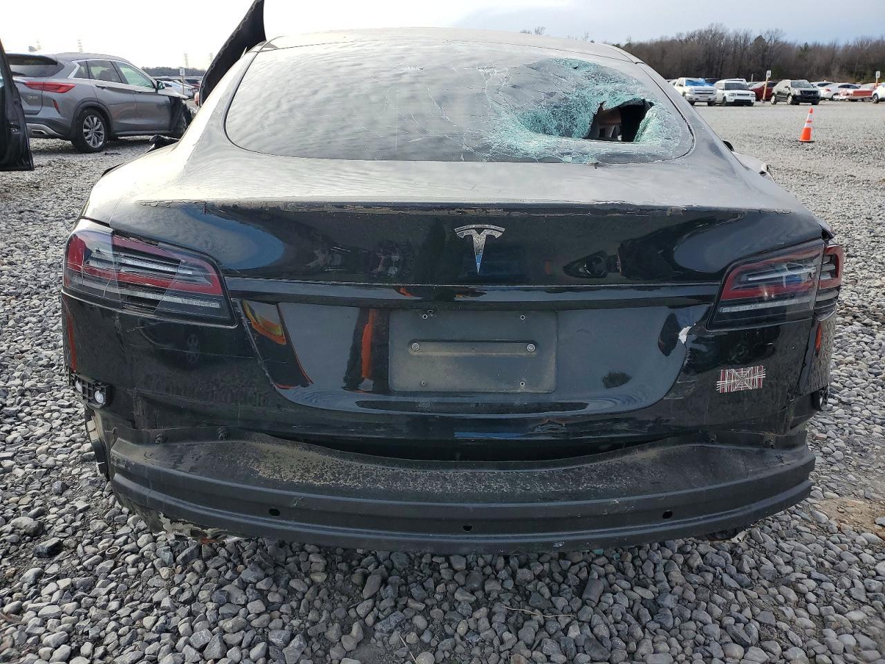2022 Tesla Model S - Image 6