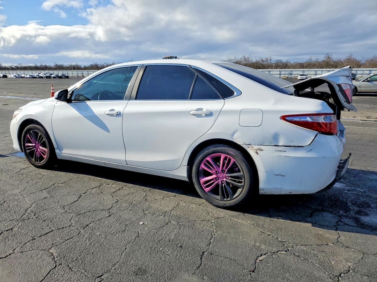 2017 Toyota Camry Se - Фото 2