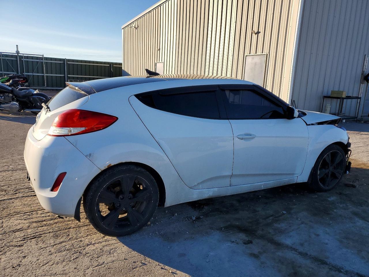 2016 Hyundai Veloster - Фото 3