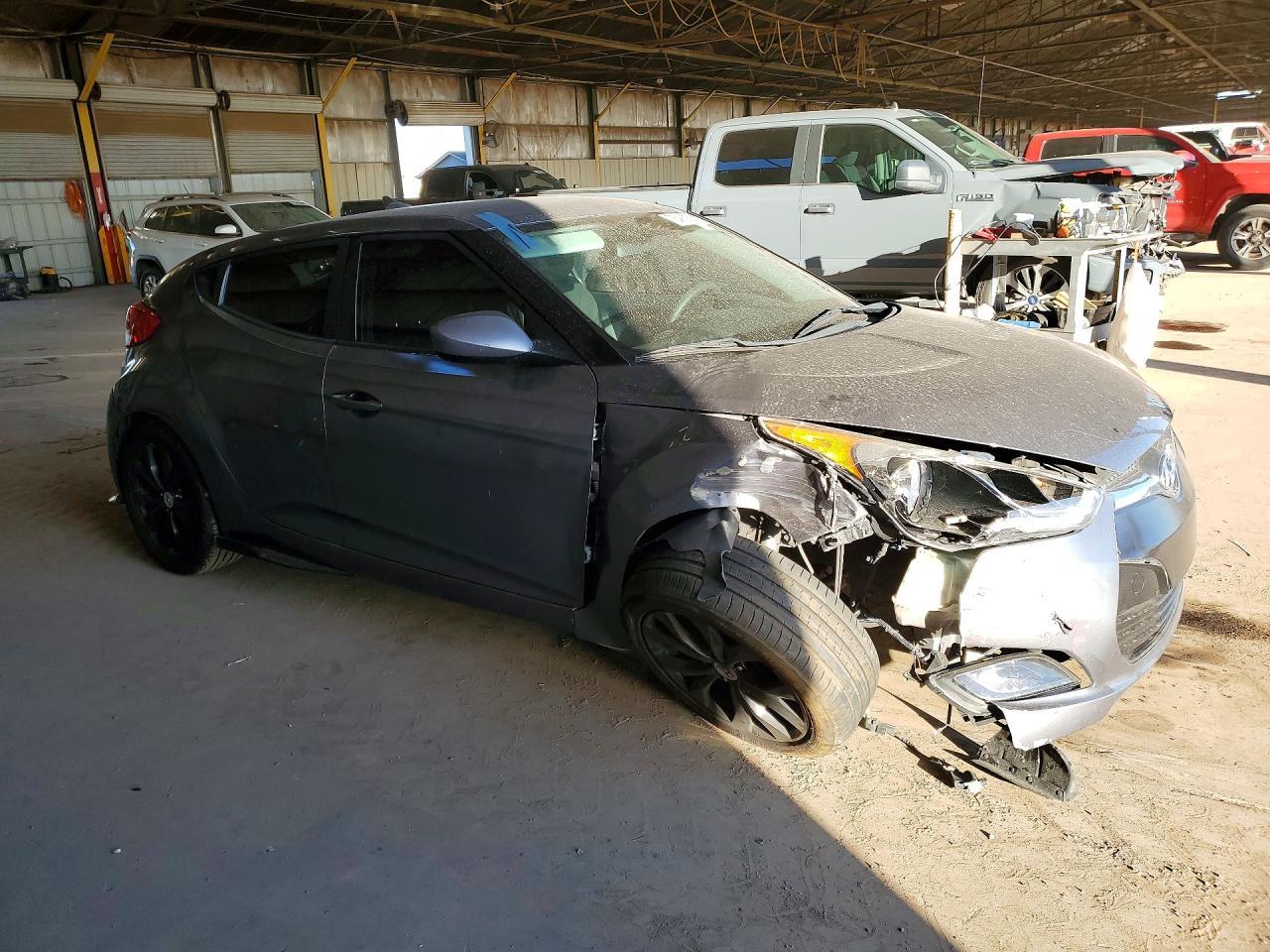 2015 Hyundai Veloster - Image 4