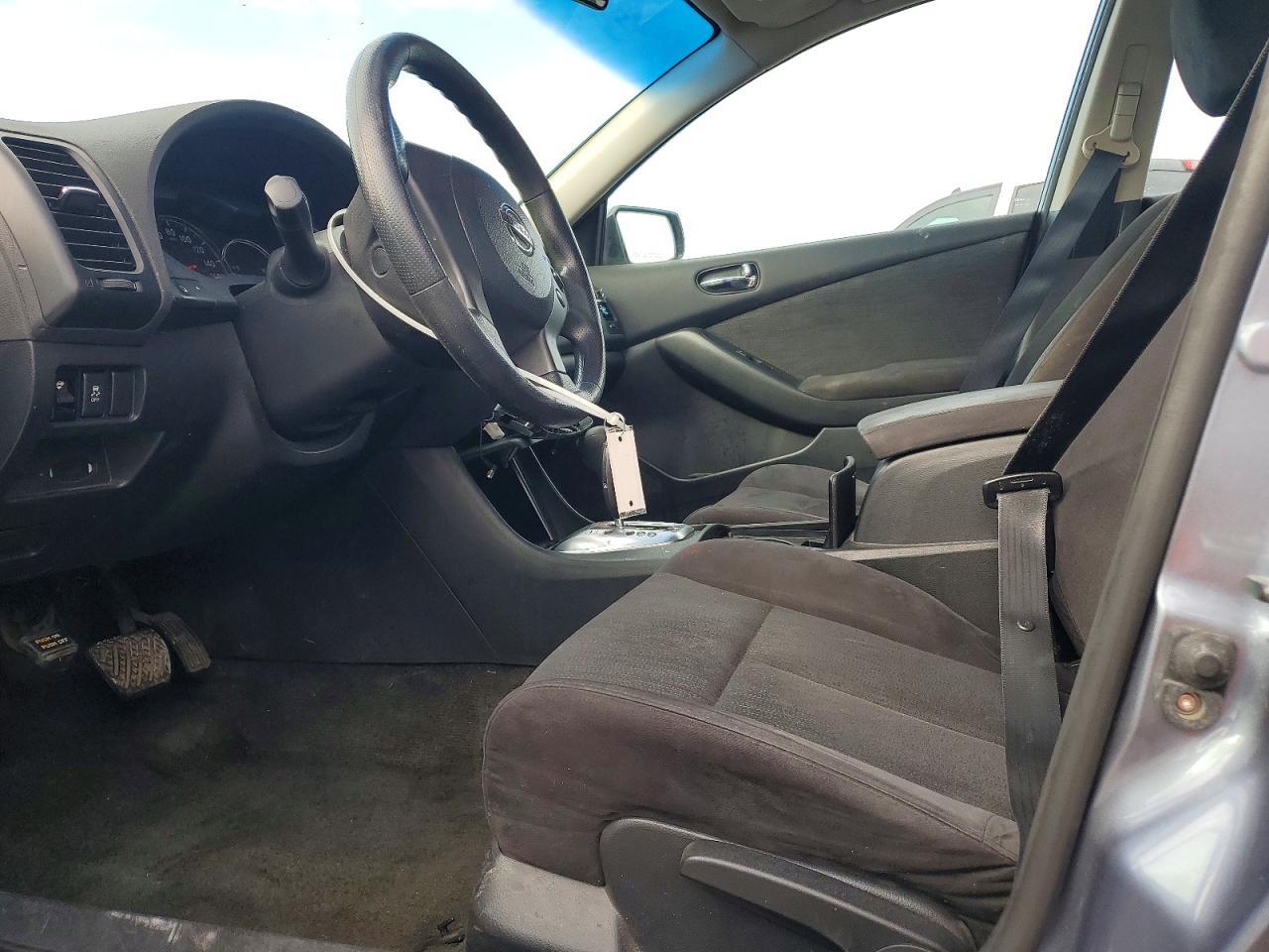 2012 Niss Altima Base - Image 7