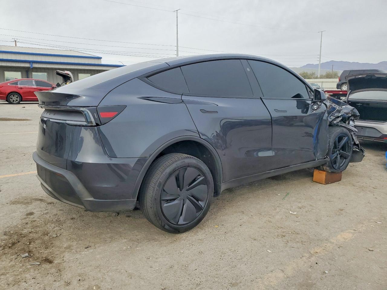 2026 Tesla Model Y - Фото 3